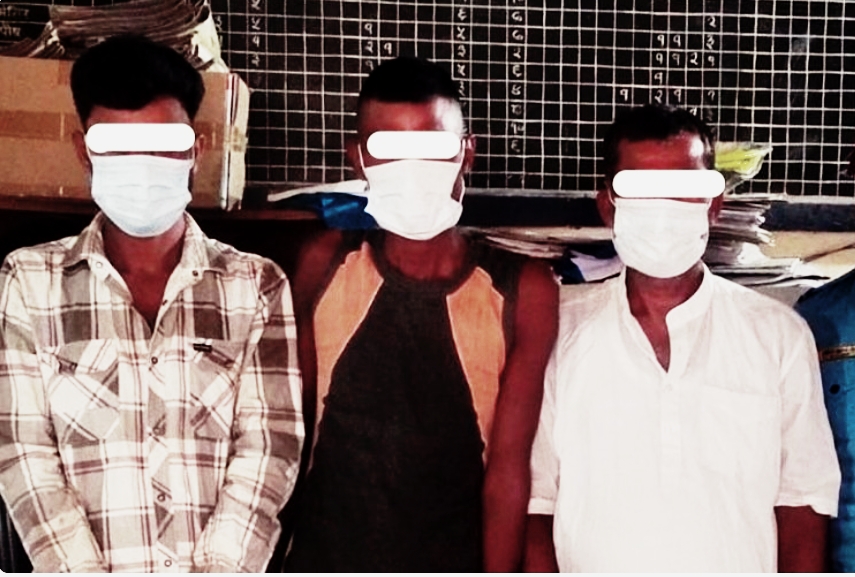 स्रोत नखुलेको १४ लाखभन्दा बढी रकमसहित तीन जना नियन्त्रणमा