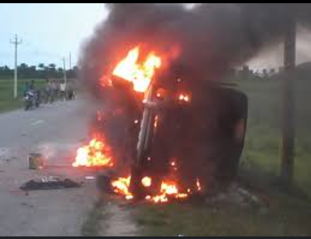 दुर्गा प्रसाईंका समर्थकले तीनवटा ट्रक जलाए