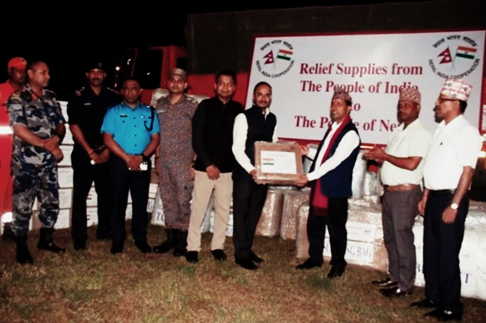 भारत सरकारद्वारा बाढीपीडितलाई आवश्यक सामग्री हस्तान्तरण
