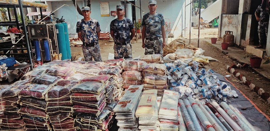 सशस्त्र  प्रहरी बल पर्साले ठुलो परिमाणमा भन्सार छलीका कपडा बरामद