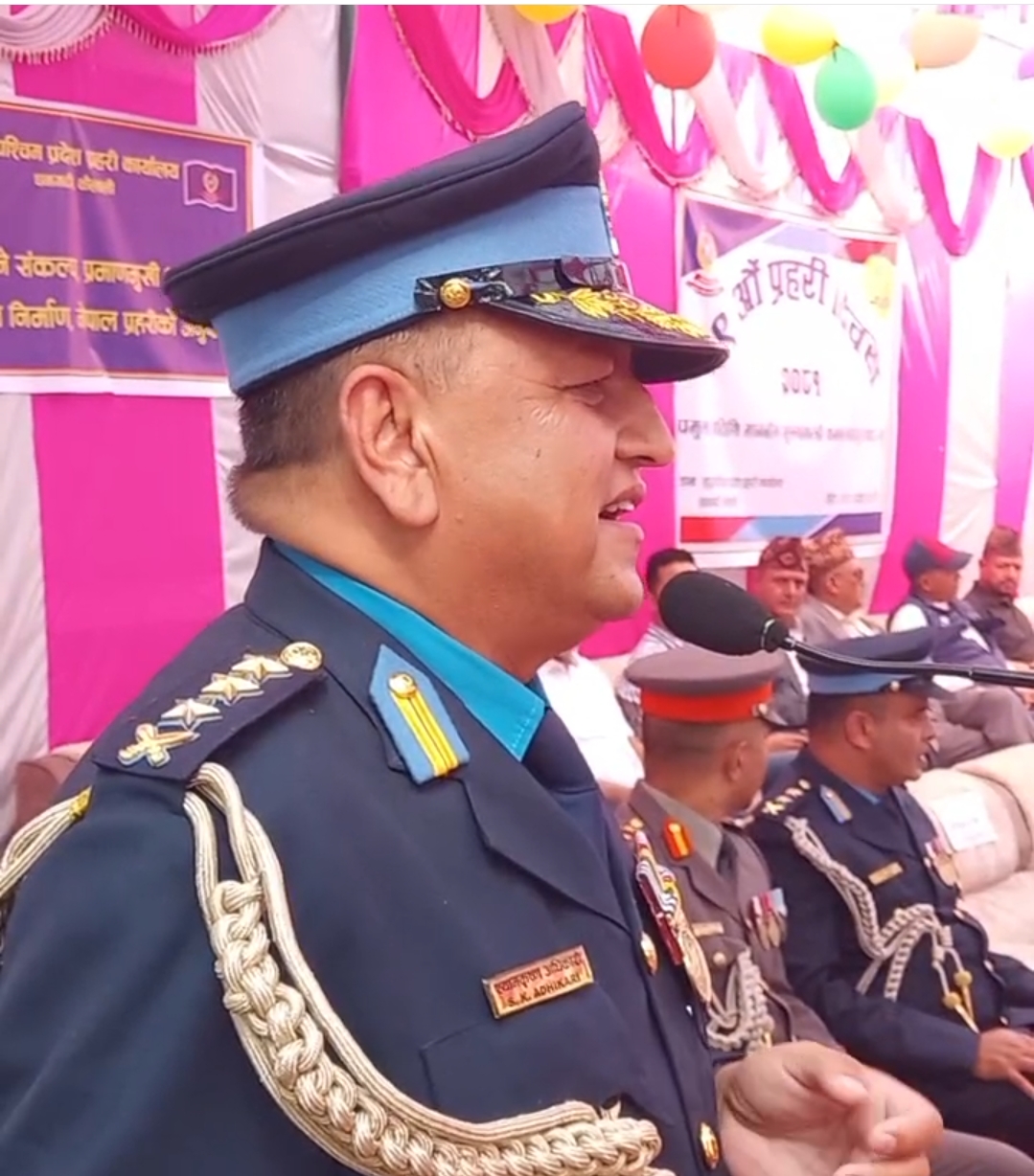 प्रहरीलाई गाली गर्ने गरेकोमा सुदूरपश्चिमका एसएसपी श्यामकृष्ण अधिकारीको गुनासो