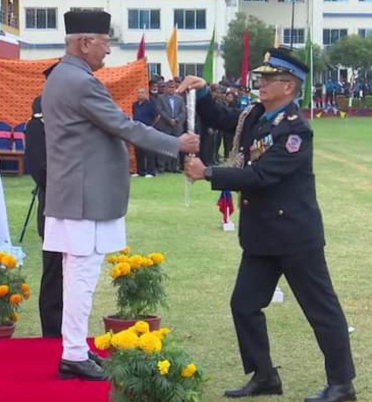 नेपाल प्रहरीका डीआईजी कुबेर कडायतलाई प्रहरी ब्याटन प्रदान