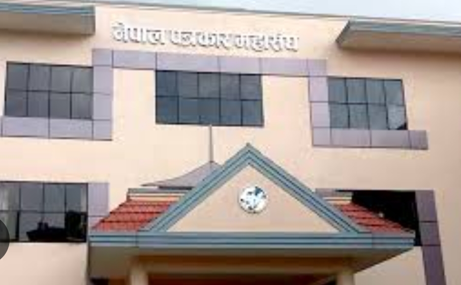 रास्वपाका कार्यकर्ताद्वारा पत्रकारमाथि हातपात