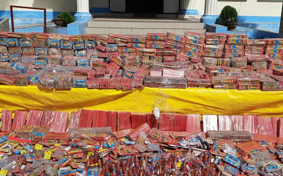 नेपाल तर्फ ल्याउन लागिएको ५ बोरा पटका भारतीय सुरक्षाकर्मी बरामद