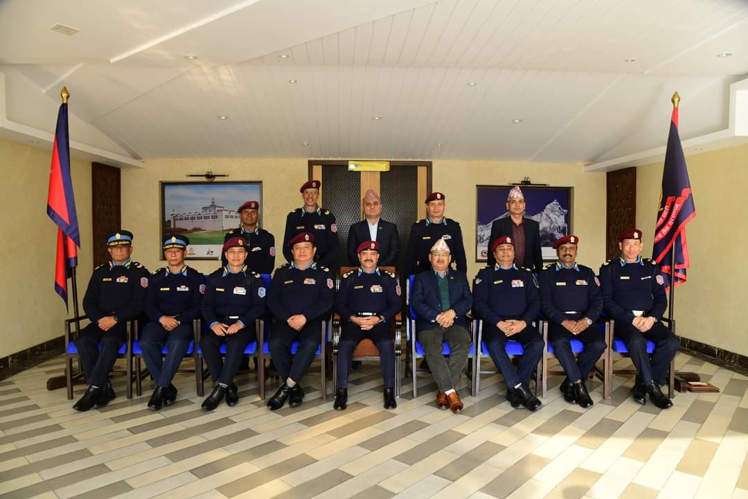 प्रहरी अतिरिक्त महानिरीक्षकद्वय बुद्धिराज गुरूङ र केदार ढकाल दर्ज्यानी चिन्हद्वारा सुशोभित