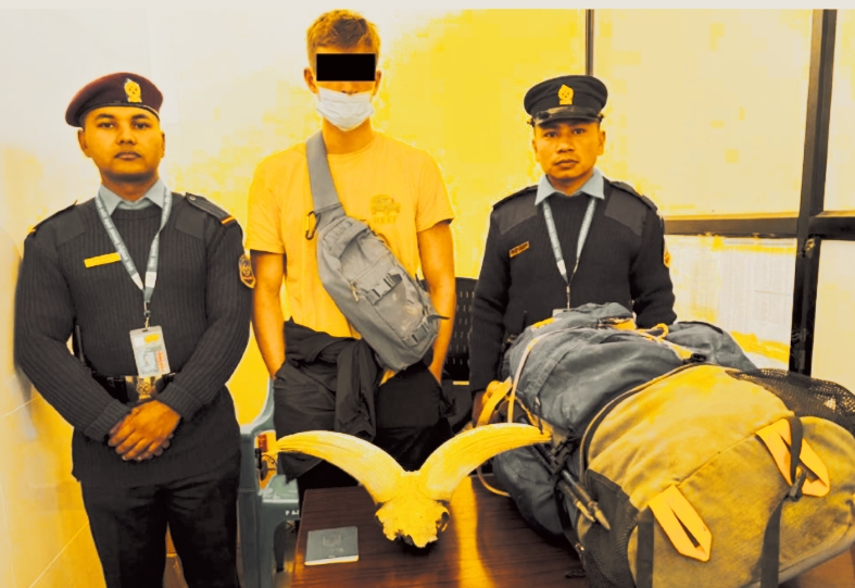 नाउरको सिङसहित युक्रेनी नागरिक पक्राउ