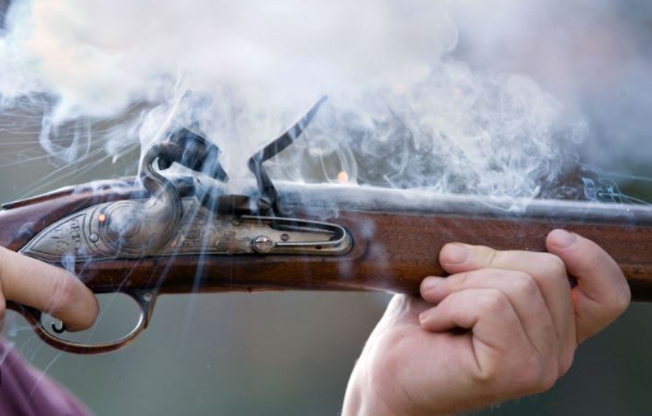 बैतडीमा भरुवा बन्दुकसहित दुई जना पक्राउ