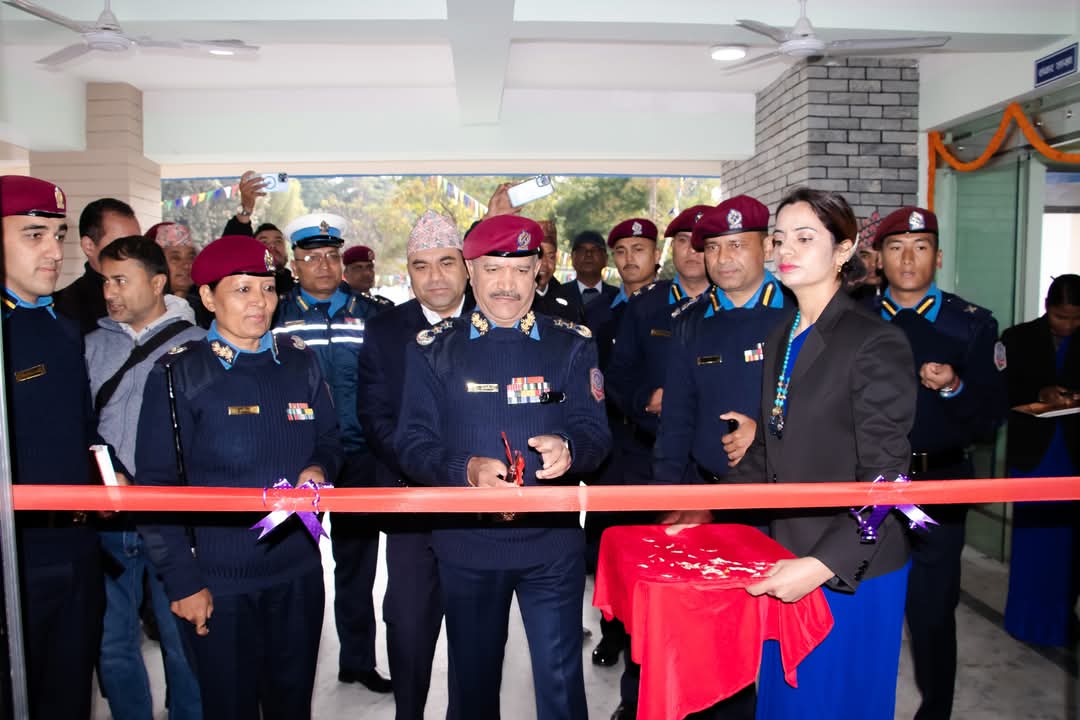 वडा प्रहरी कार्यालय वैदामको नवनिर्मित भवन उद्‍घाटन गर्दै प्रहरी महानिरीक्षक बसन्त बहादुर कुँवर