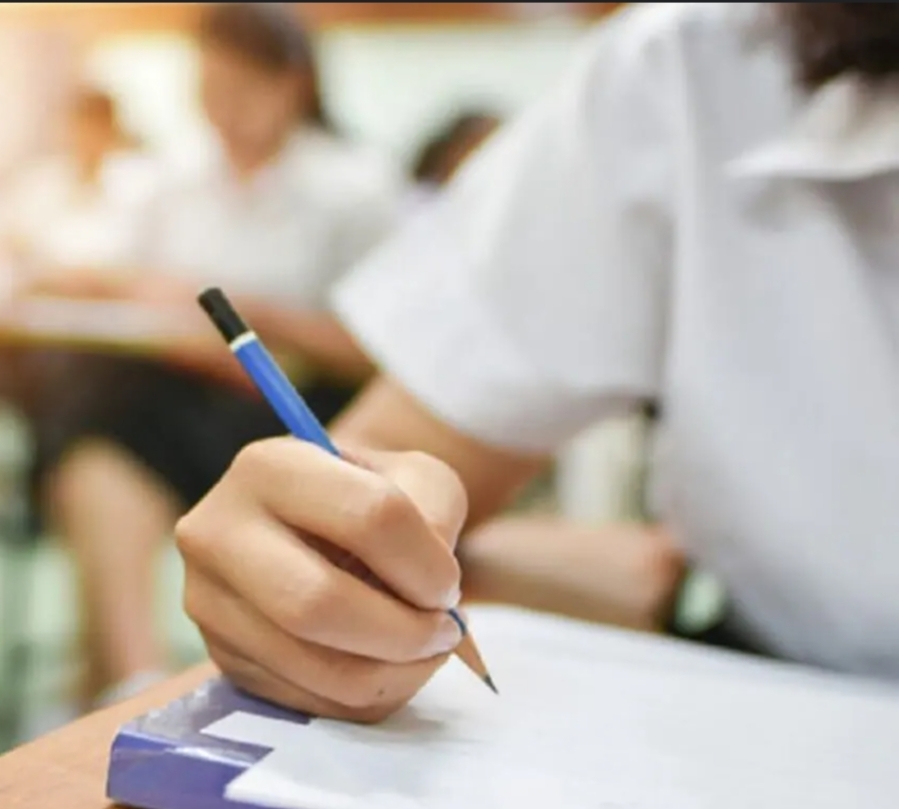 अर्को वर्षदेखि कक्षा ९, १० र ११ मा अध्ययन गर्ने विद्यार्थीले परीक्षा र रजिष्ट्रेसन फारामबापत शुल्क तिर्न नपर्ने