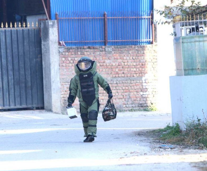 सनुसरीको इटहरी उपमहानगरको कार्यालय अगाडि शंकास्पद वस्तु