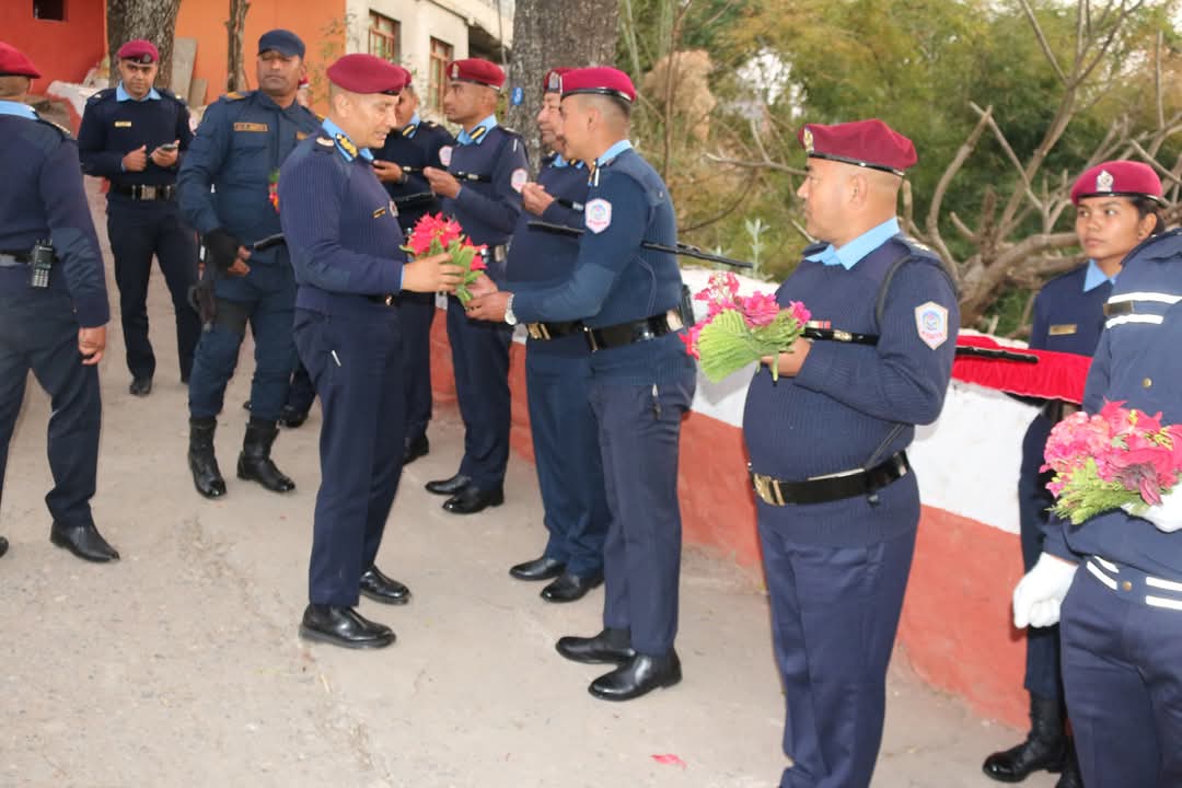डीआईजी कार्कीद्वारा प्यूठान प्रहरीको निरीक्षण