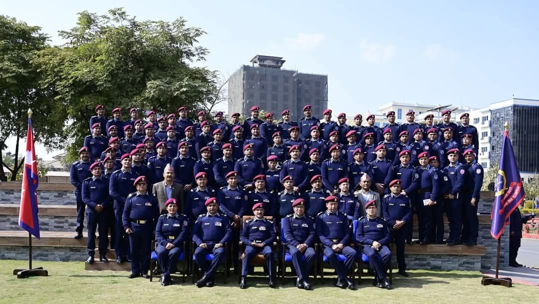 ७२ जना प्रहरी नायव उपरीक्षक दर्ज्यानी चिन्हद्वारा सुशोभित