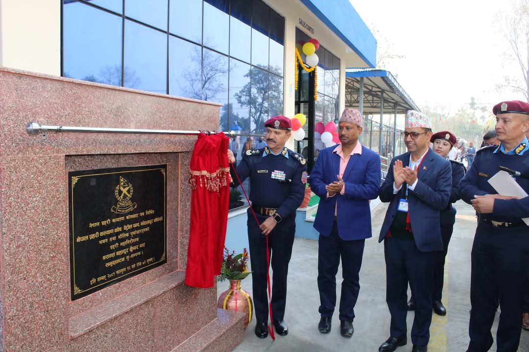 बाँकेको कोहलपुरमा आईजीपी कुँवरले प्रहरी कल्याण कोष पेट्रोल पम्पको समुद्घाटन