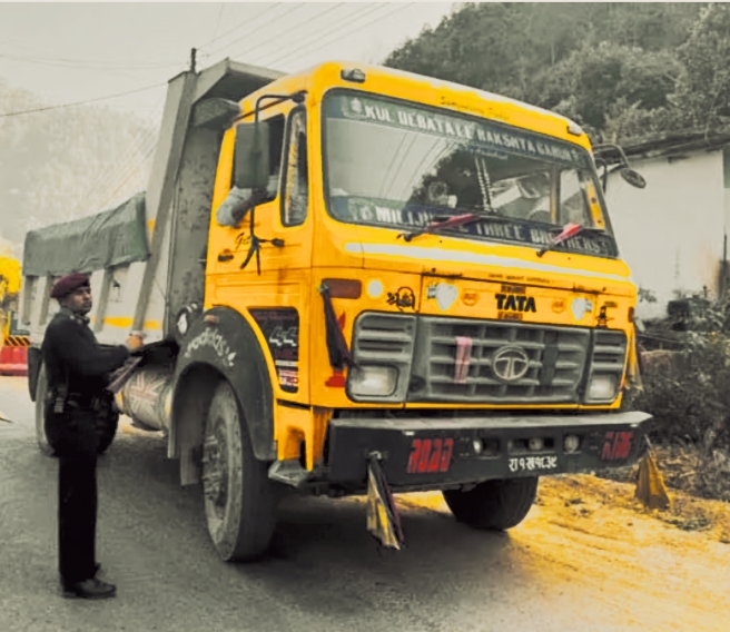 डीएसपी बस्यालद्वारा ट्राफिक सचेतना अभियान सञ्चालन