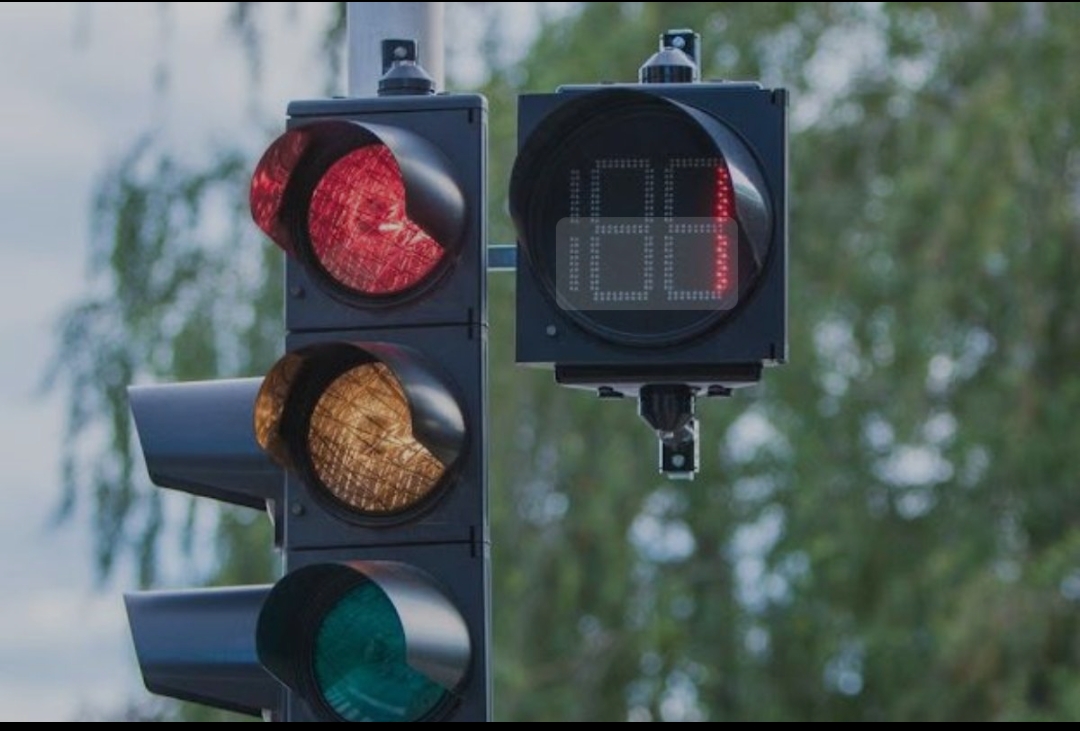 काठमाडौंको  बागबजारस्थित  यात्रु आफैँले ट्राफिक लाइट बालेर बाटो काट्न सक्ने