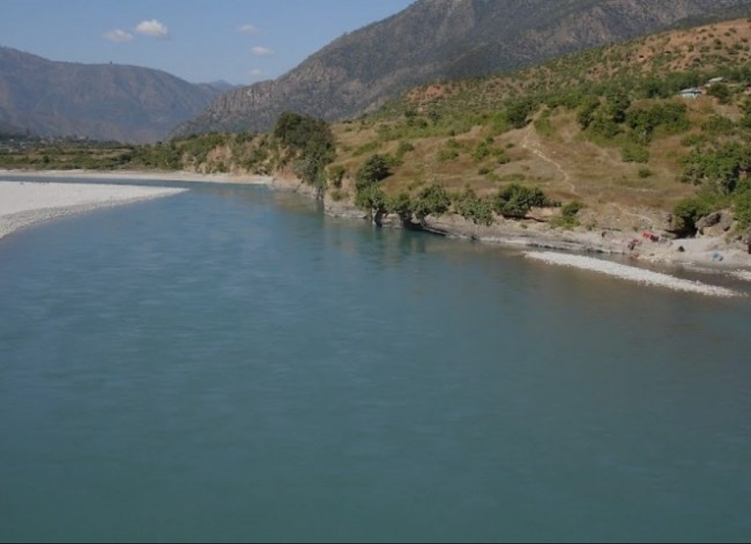 भेरी नदीमा झोलुङ्गे पुल निर्माणका क्रममा खसेर दुई जना बेपत्ता