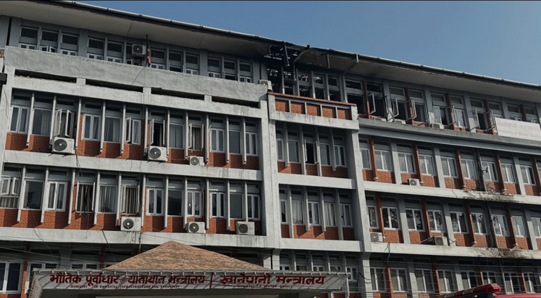 काठमाडौँको सिंहदरबारस्थित खानेपानी तथा सरसफाइ मन्त्रालयमा आगलागी