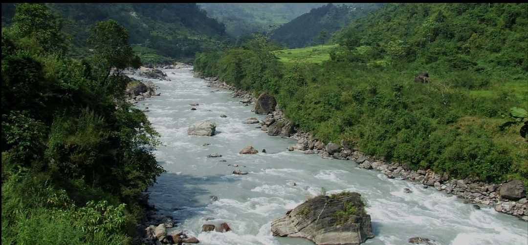 त्रिशुलीमा मोटरसाइकल खस्यो