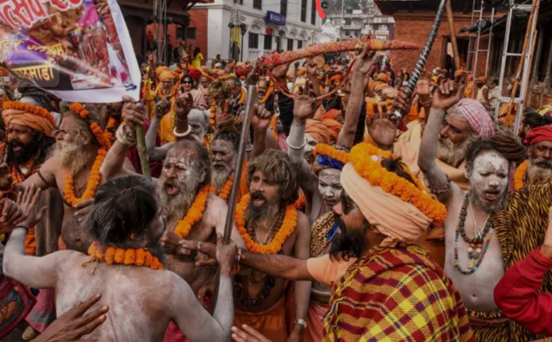 प्रयागराजमा महाकुम्भ सकेर साधुसन्तहरू महाशिवरात्रिका लागि पशुपतिनाथ आइपुगे