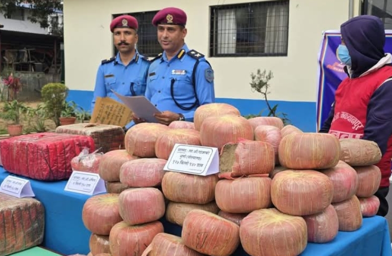 गाँजा र अफिमसहित एकजना पक्राउ