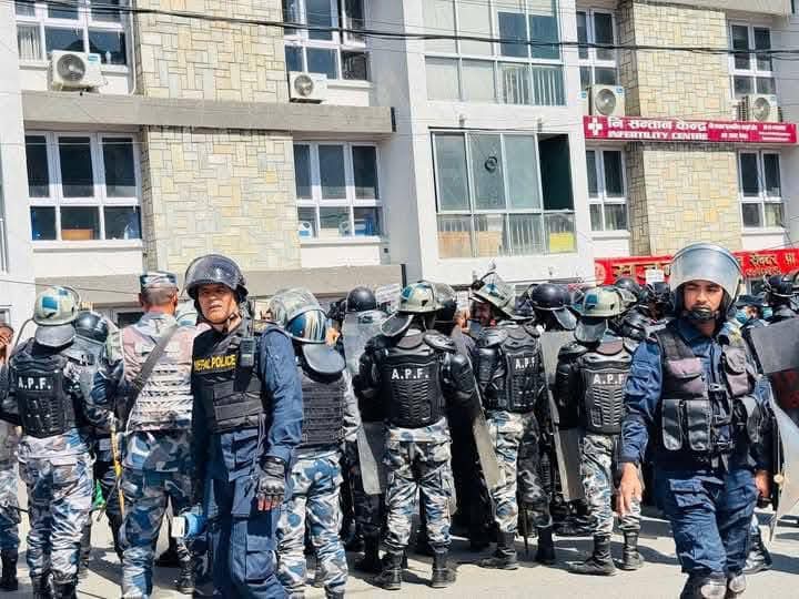 स्वर्गद्वारी गुठीपीडित मोही किसान संघर्ष समितिमा आबद्ध व्यक्तिहरू र प्रहरीबीच झडप