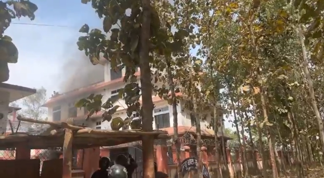 भाग्न नपाएपछि बालबन्दीले लगाए बाँकेको  सुधारगृहमा आगो,
