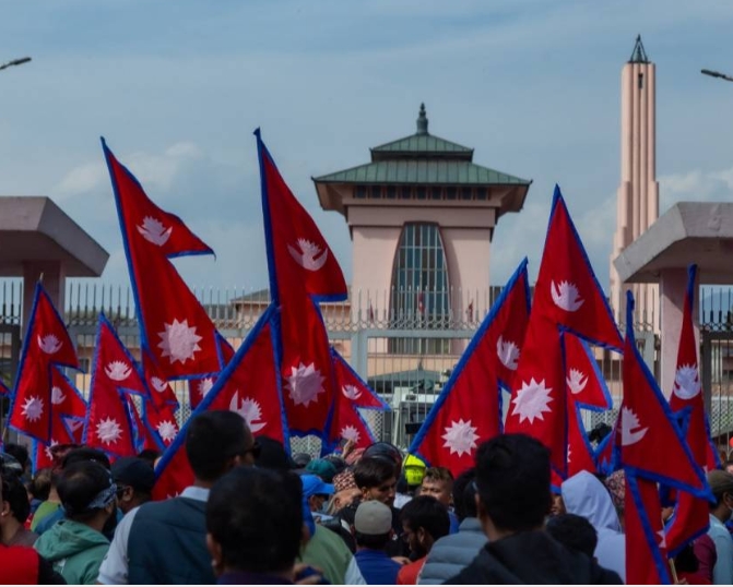 राजसंस्था पक्षधरहरूले नारायणहिटी दरबार अगाडि प्रदर्शन
