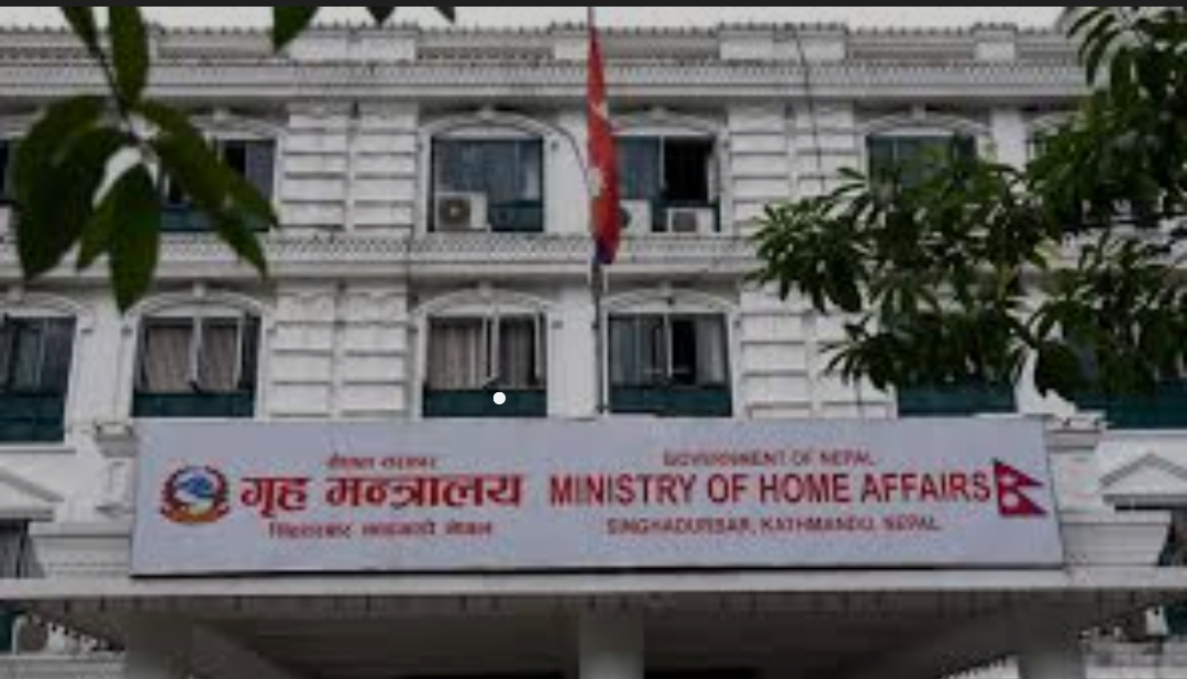 सिराहाका प्रमुख जिल्ला अधिकारी बासुदेव दाहाल गृह मन्त्रालय तानिए