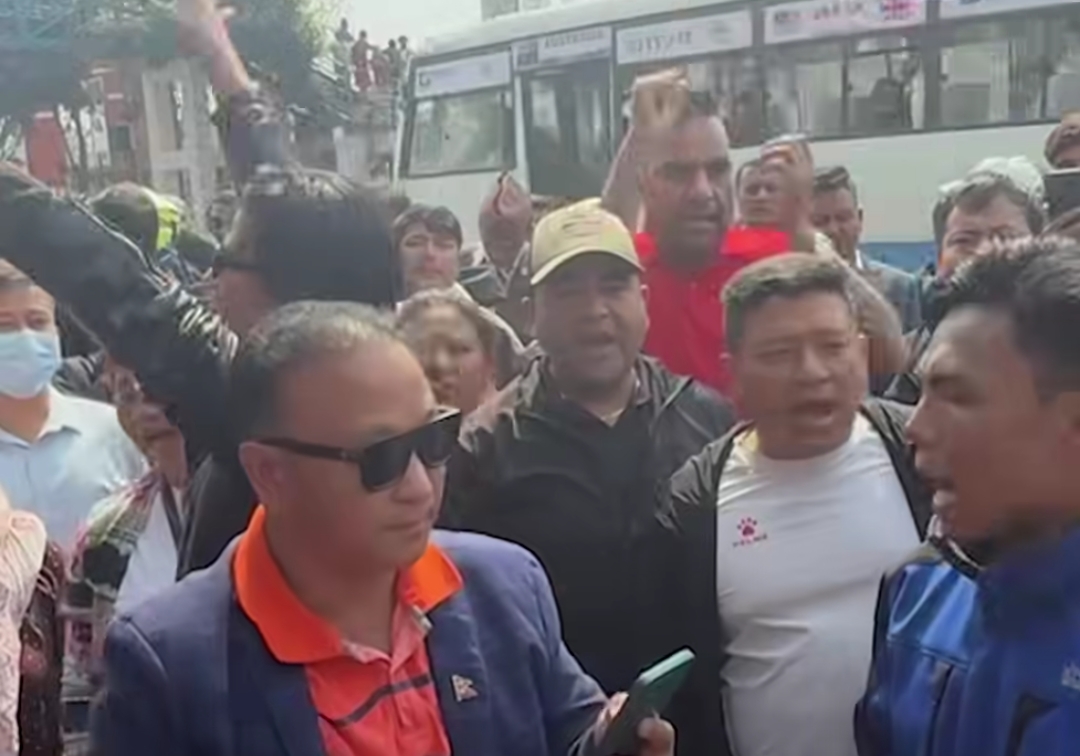 कुलमान समर्थक र प्रहरीबिच घम्साघम्सी