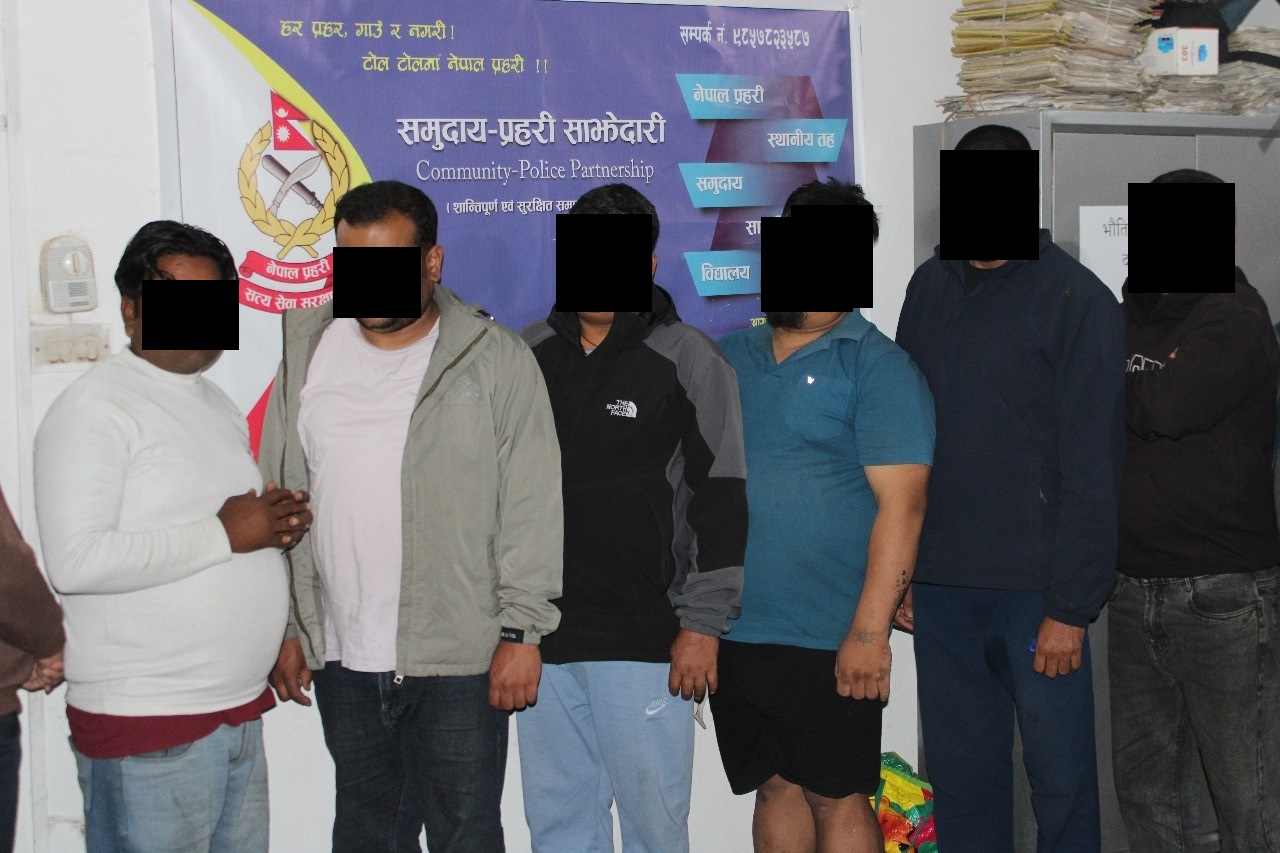 तुलसीपुरमा जुवाको खालबाट नगदसहित ११ जना मानिस  पक्राउ