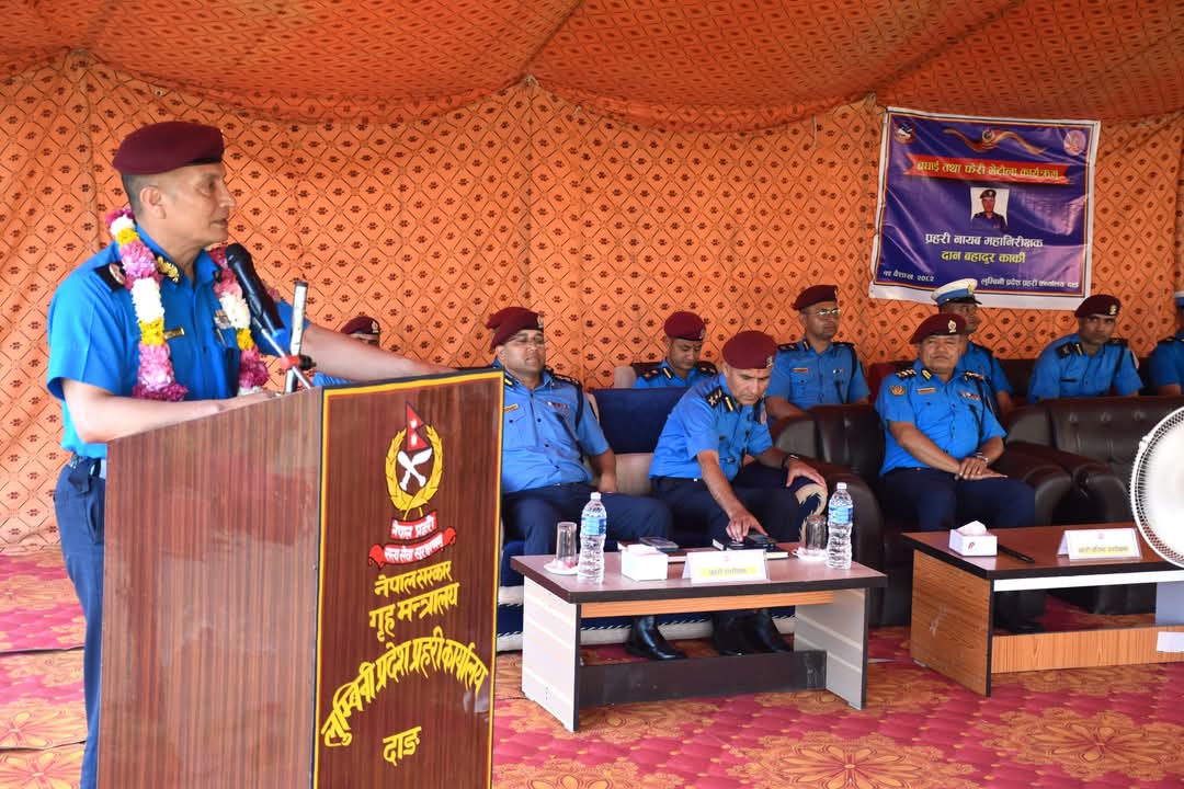 धुलोमा खटिएर सवारी आवागमन सुचारु गराउने प्रहरीलाई नगदसहित पुरस्कृत