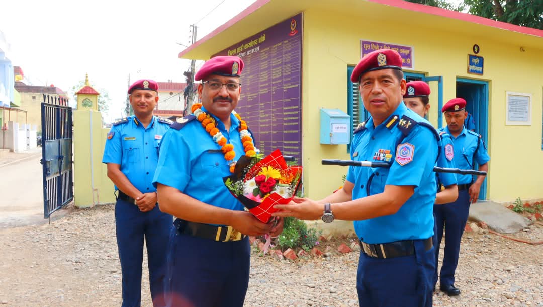 डीआईजीपी राजेन्द्र प्रसाद भट्ट जिल्ला प्रहरी कार्यालय बाँकेको निरीक्षण भ्रमण