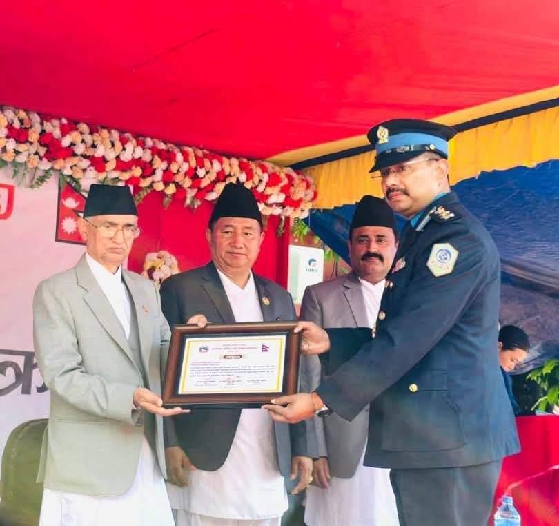 जिल्ला प्रहरी कार्यालय मकवानपुरका प्रमुख प्रहरी उपरीक्षक विश्वराज खड्कालाई सम्मान