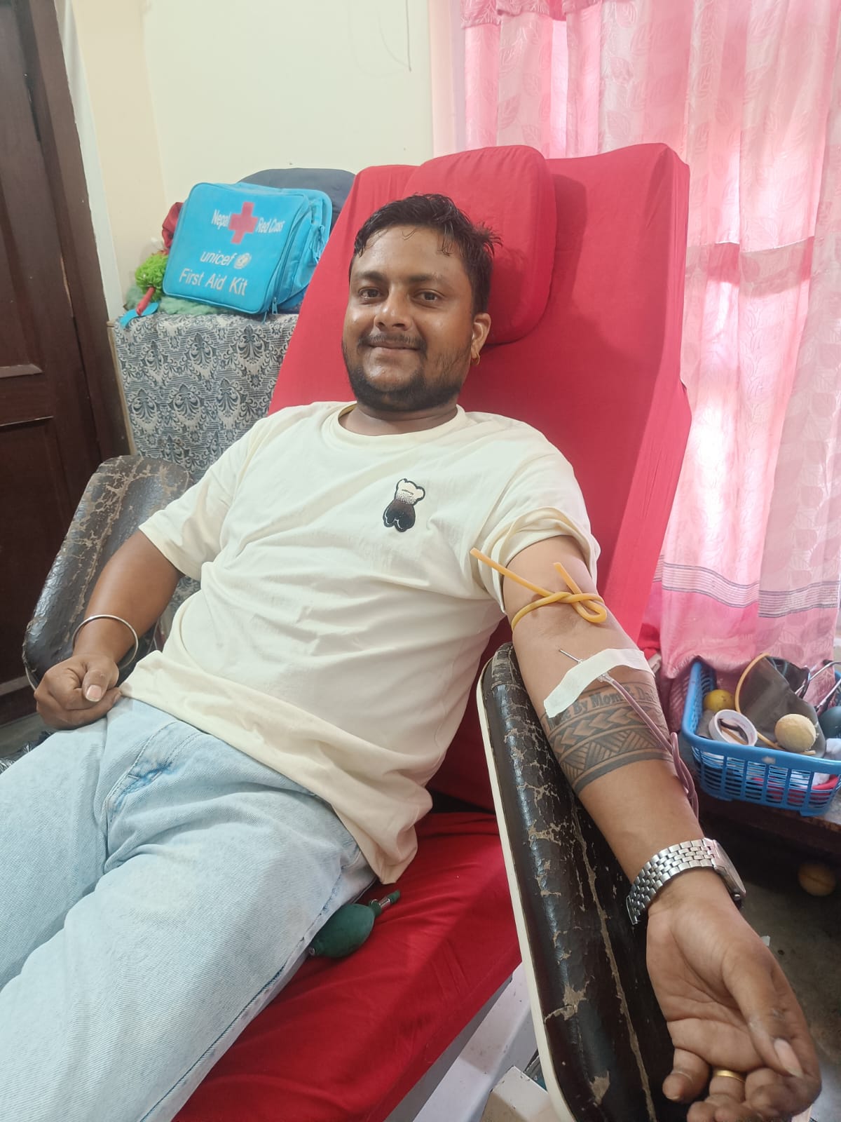 वैश्यले आफ्नो जन्मदिन रक्तदान गरेर मनाए रगतले अरुको ज्यान बाच्छ भने ठुलो धर्म हो