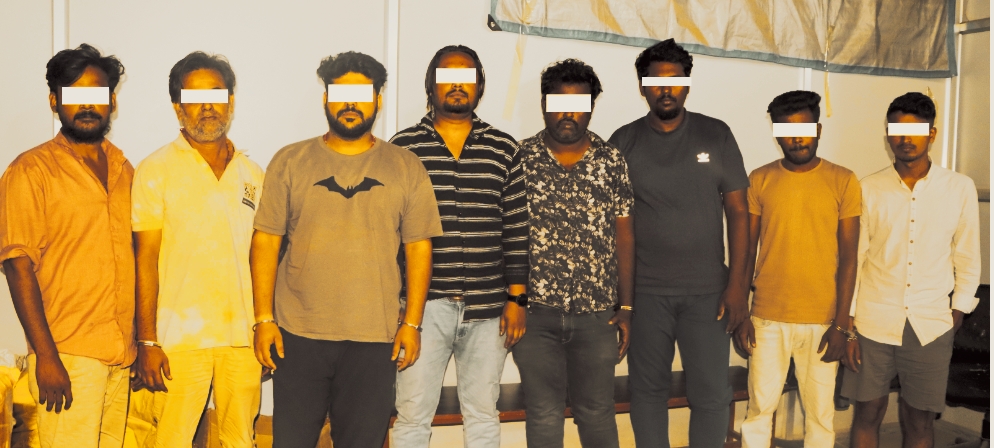 काठमाडौँको चःमतीबाट राजश्व छलीका विभिन्न सामाग्रीसहित ८ जना पक्राउ