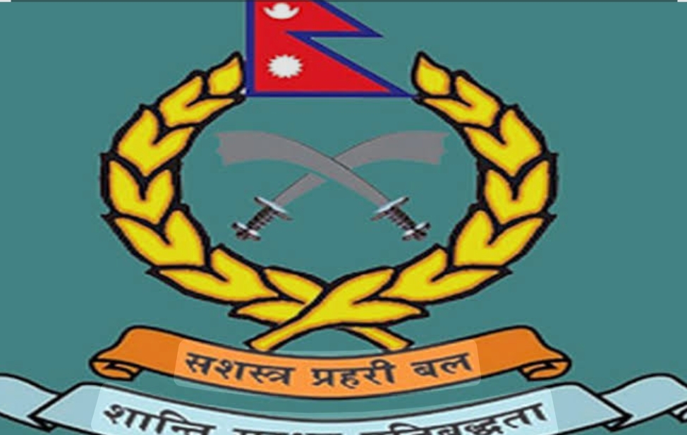 पोखरामा अलपत्र परेका यात्रुलाई सशस्त्र प्रहरीले गन्तव्यसम्म पुर्याउन स्कर्टिङ