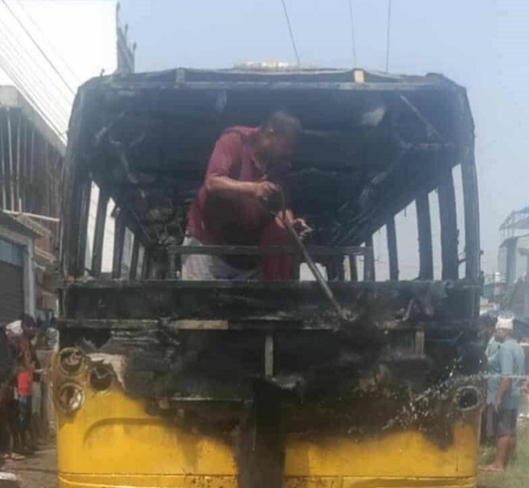 विद्यार्थी बोकेको स्कुल बसमा आगलागी