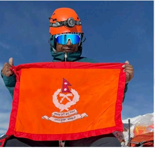 दन्तबहादुर छत्यालले विश्वको सर्वोच्च शिखर सगरमाथाको सफलतापूर्वक आरोहण