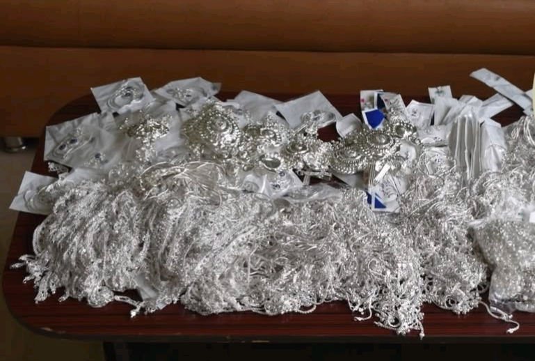 १२ किलो चाँदीसहित एक जना पक्राउ