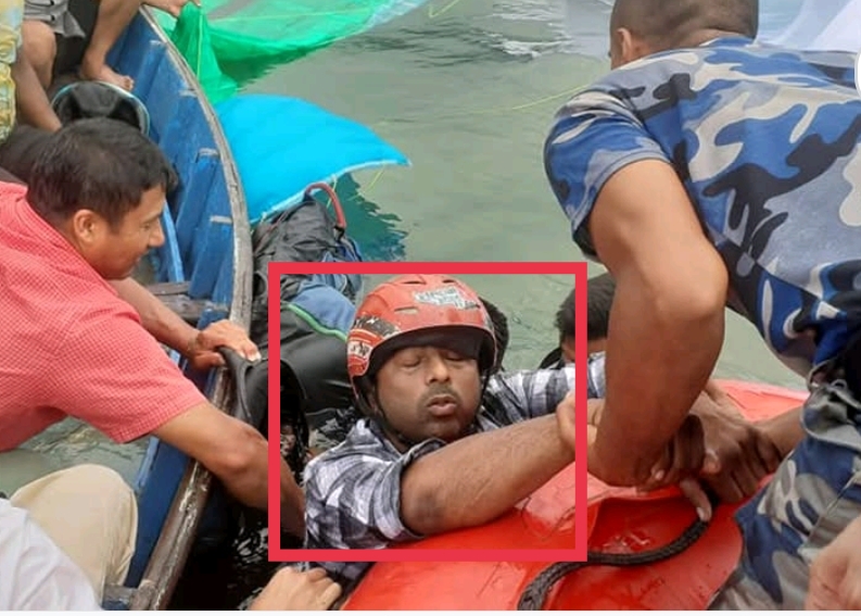 पोखरामा प्याराग्लाइडिङ्ग ल्याडिङ्ग गर्ने क्रममा दुर्घटनामा परेका चार जनाको सकुशल उद्धार