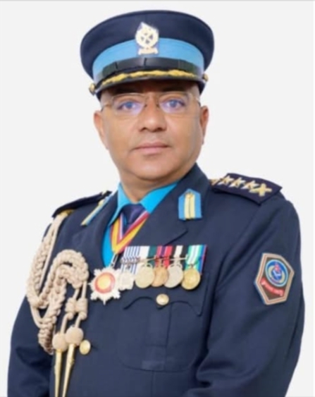 मुकुन्द मरासिनी नगद पुरस्कारद्वारा सम्मानित