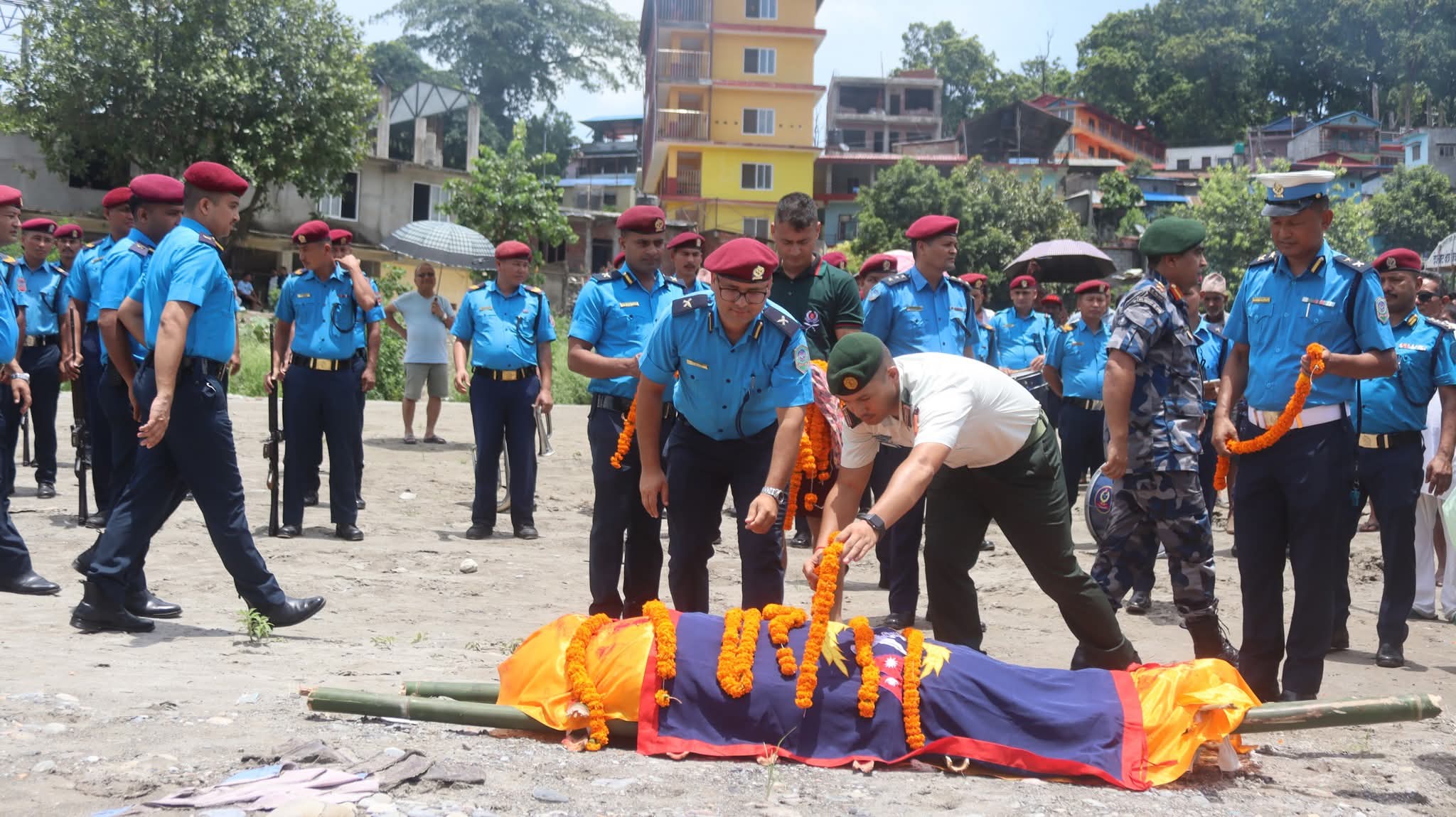 बाढीमा उद्धारका क्रममा वीरगति प्राप्त असई लाल बहादुर श्रेष्ठप्रति श्रद्धाञ्जली