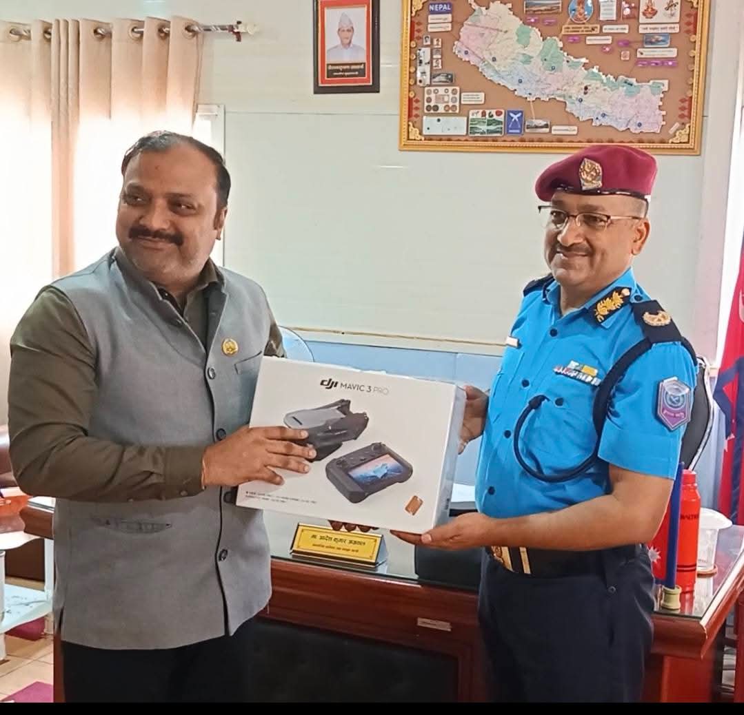 नेपाल प्रहरीलाई अत्याधुनिक उपकरणहरू हस्तान्तरण: आन्तरिक मामिला तथा कानुन मन्त्री आदेशकुमार अग्रवाल