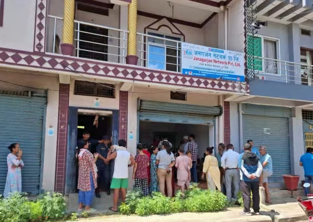 कोहलपुरमा रहेको जनगर्जन नेटवर्क प्रालिको कार्यकक्षबाट नक्कली नोट र अफिम बरामद