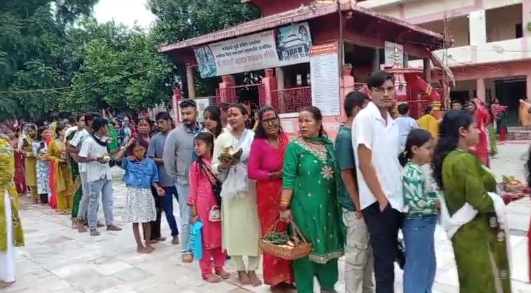 बाँकेको जुङ्गेमहादेवको मान्दिर सहित देशभरका शिवालयहरुमा श्रद्धालुहरुको बिहानैदेखि भीड