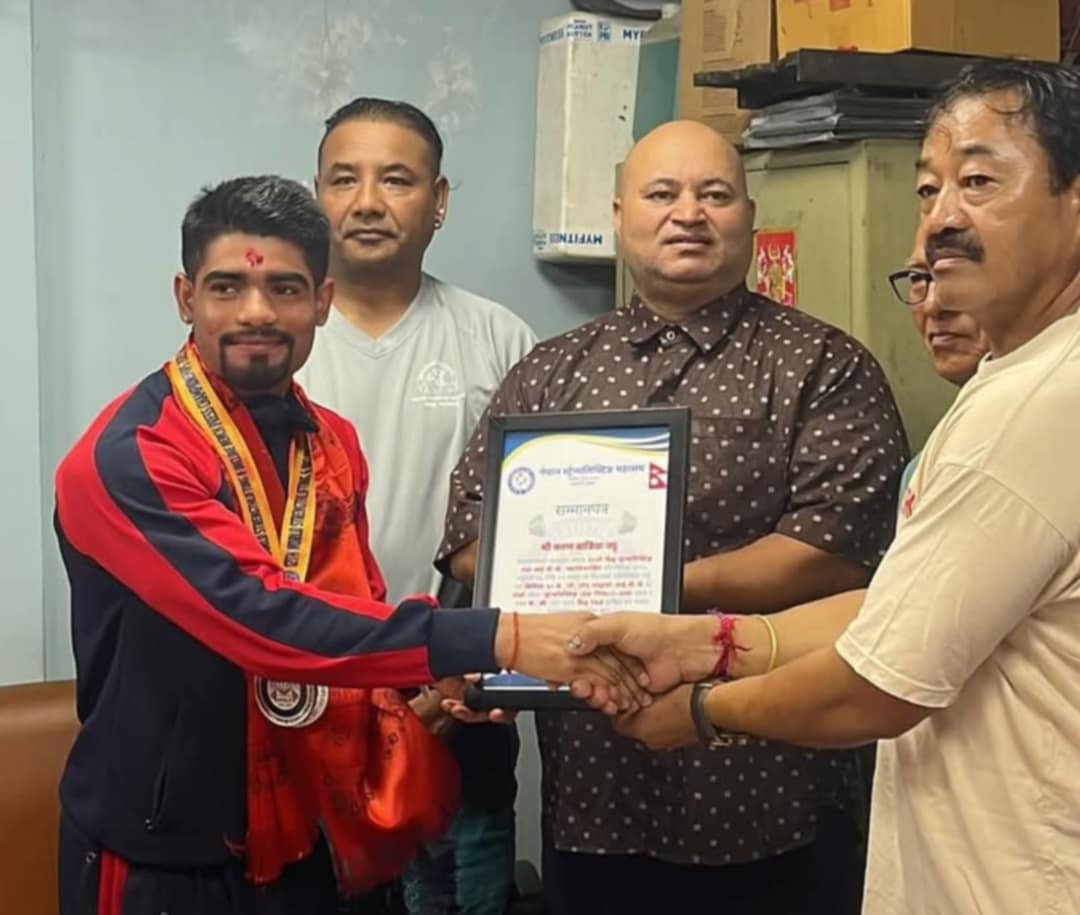 विश्व कीर्तिमान स्थापित गरेको भन्दै काठमाडौंमा सम्मानित :बाडिया