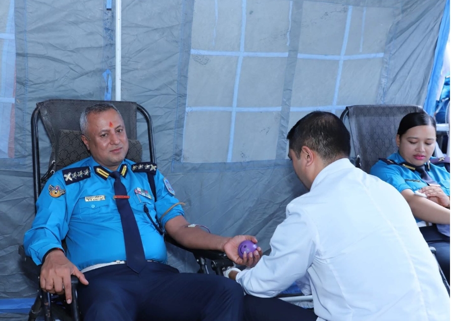 मेट्रो ट्राफिक एफ.एम. ९५.५ मेगाहर्जको १३औँ वार्षिकोत्सवको अवसरमा काठमाडौं उपत्यका ट्राफिक प्रहरी कार्यालयमा विशेष रक्तदान कार्यक्रम