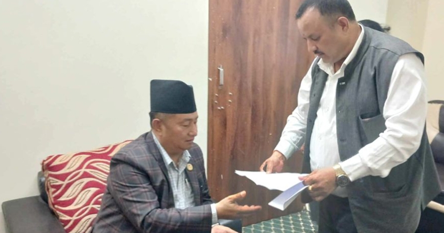 खानेपानी मन्त्रीले दिए राजीनामा