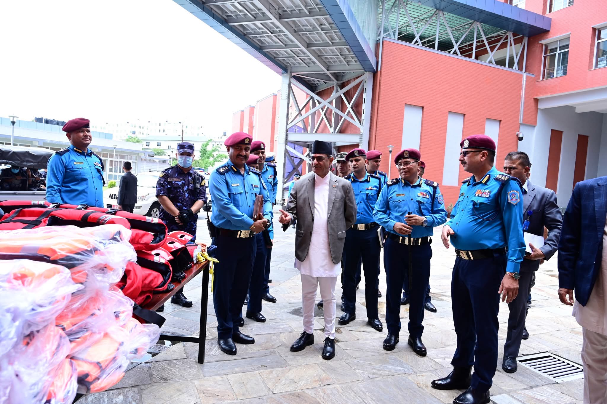 सुरक्षाको अनुभूति प्राप्त गर्ने गरी उत्कृष्ट कार्यसम्पादन गर्न निर्देशन: गृहमन्त्री