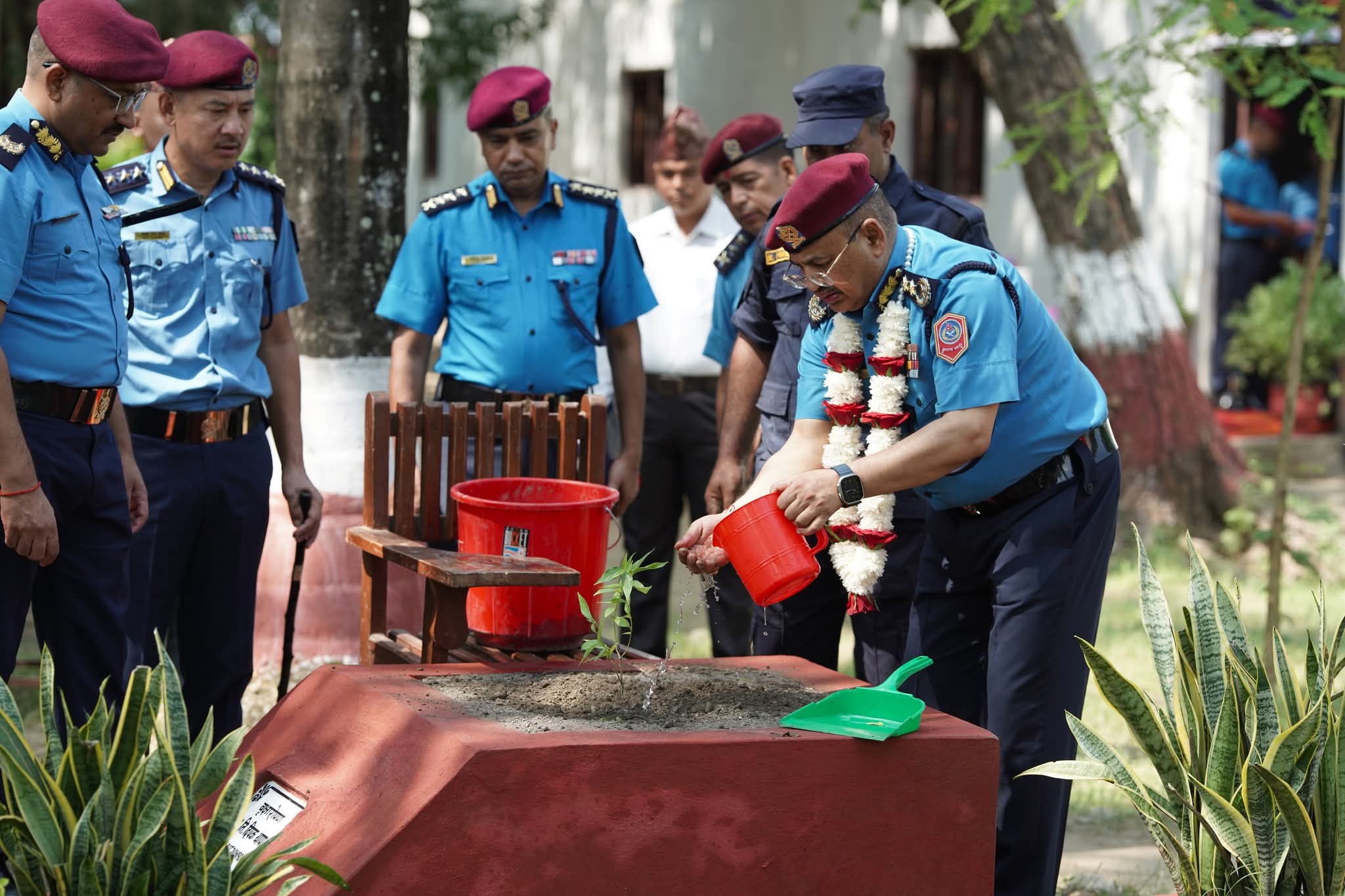 नेपाल प्रहरीका प्रहरी महानिरीक्षक आईजीपी दीपक थापा कर्णाली प्रदेश प्रहरी कार्यालयको निरीक्षणमा